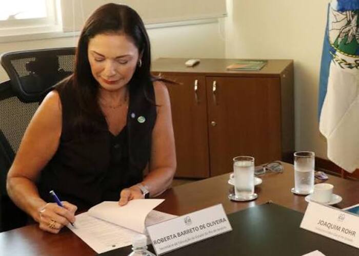 Ex-secretária de Estado de Educação é alvo de operação contra desvios de verbas