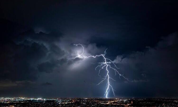 Campos é a 5º cidade fluminense com maior número de moradores impactados por raios
