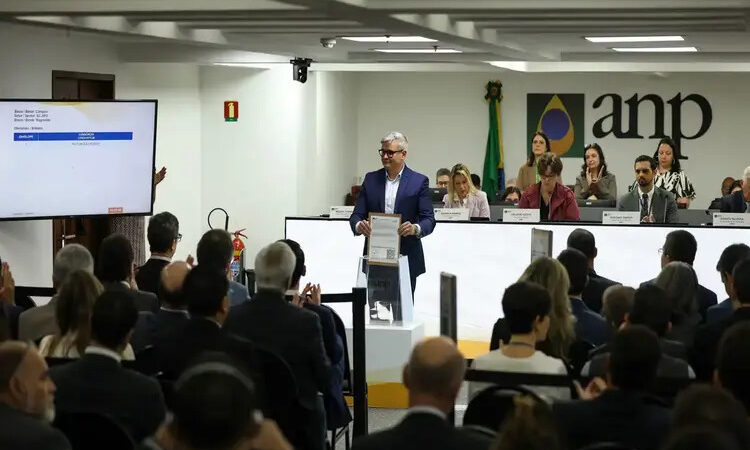 Maior leilão do pré-sal tem sete dos 13 blocos arrematados, cinco na Bacia de Campos